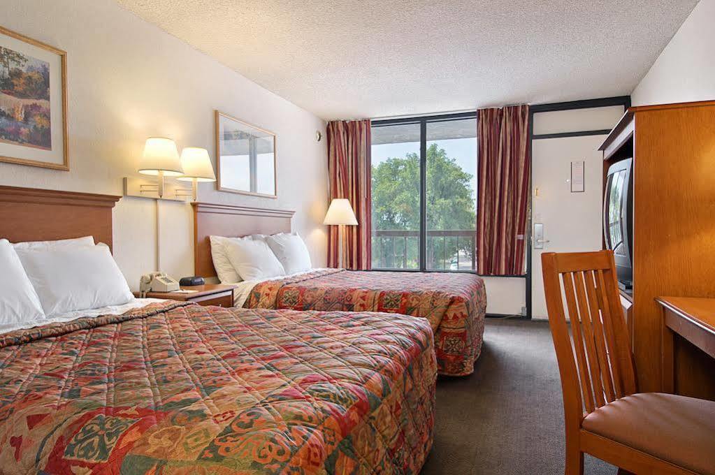 Americas Best Value Inn Reno Exterior foto